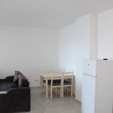 Roxhensi Apartamento Shëngjin